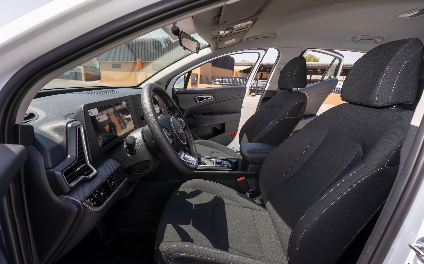 KIA Sportage (White), 2024