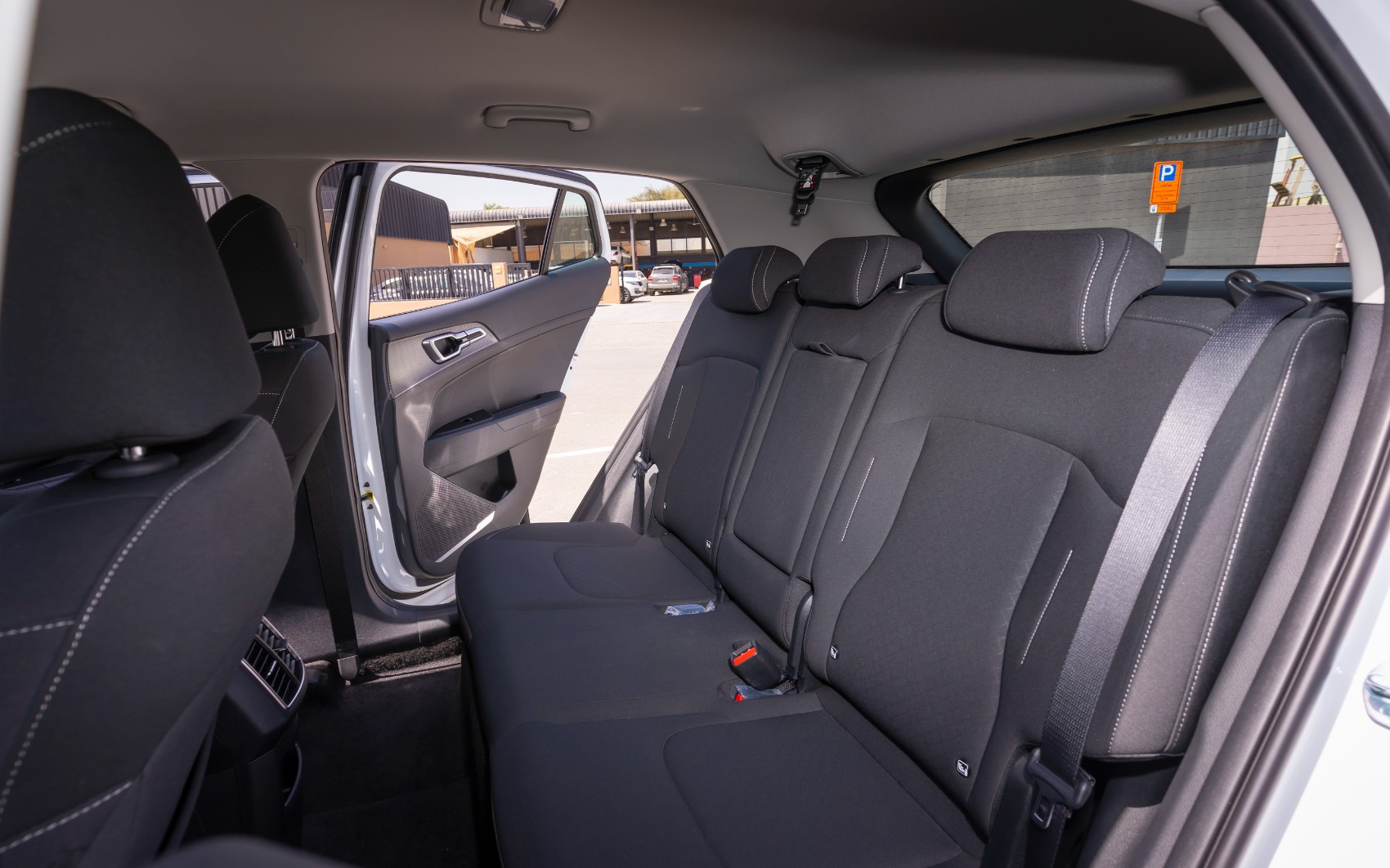 KIA Sportage (White), 2024