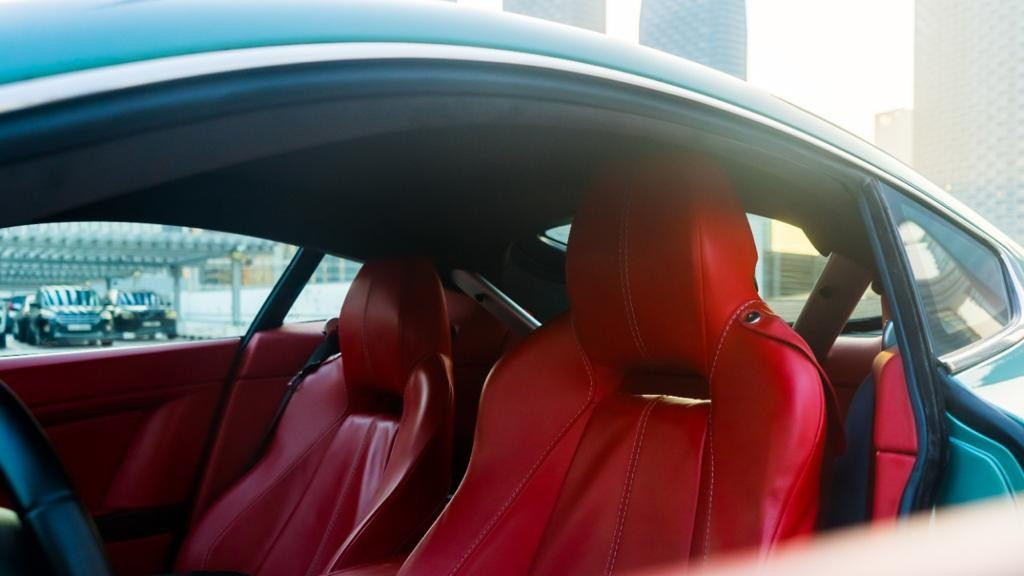 Looking to rent a Aston Martin Vantage (Green), 2015 in Dubai? Discover great prices, instant booking, and top service.